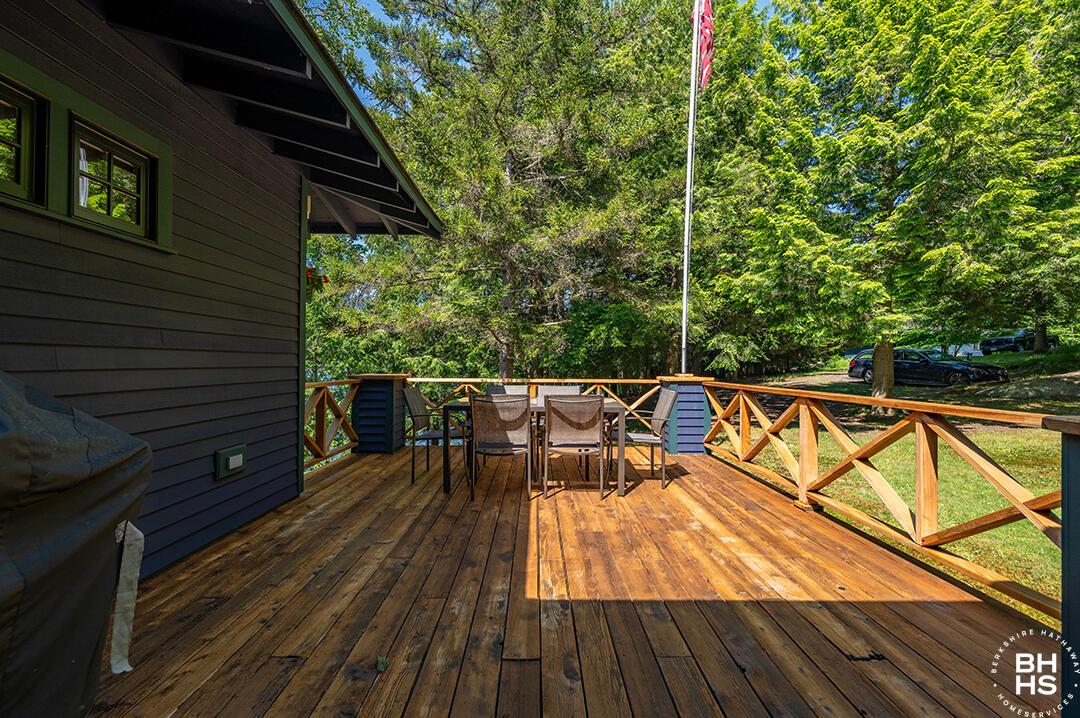 Saranac Lake, New York 12983, United States, 5 Bedrooms Bedrooms, ,3 BathroomsBathrooms,Residential,Active,160002