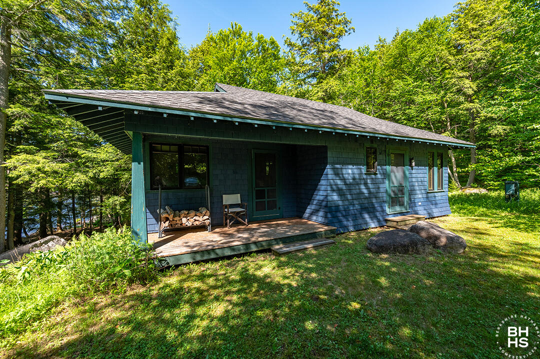 Saranac Lake, New York 12983, United States, 5 Bedrooms Bedrooms, ,3 BathroomsBathrooms,Residential,Active,160002