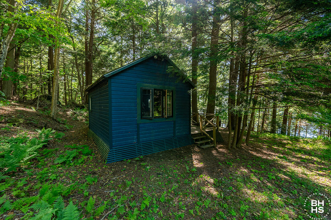 Saranac Lake, New York 12983, United States, 5 Bedrooms Bedrooms, ,3 BathroomsBathrooms,Residential,Active,160002