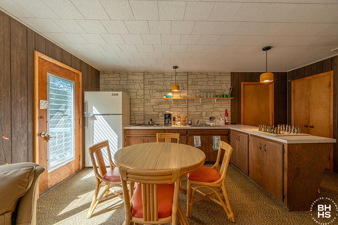 Saranac Lake, New York 12983, United States, 5 Bedrooms Bedrooms, ,3 BathroomsBathrooms,Residential,Active,160002