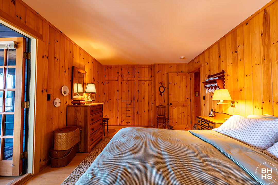 Saranac Lake, New York 12983, United States, 5 Bedrooms Bedrooms, ,3 BathroomsBathrooms,Residential,Active,160002