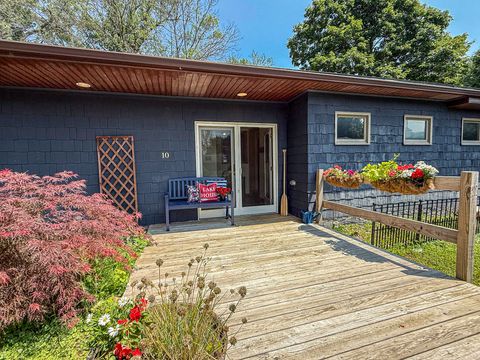 10 Willow Lane Plattsburgh NY 12901