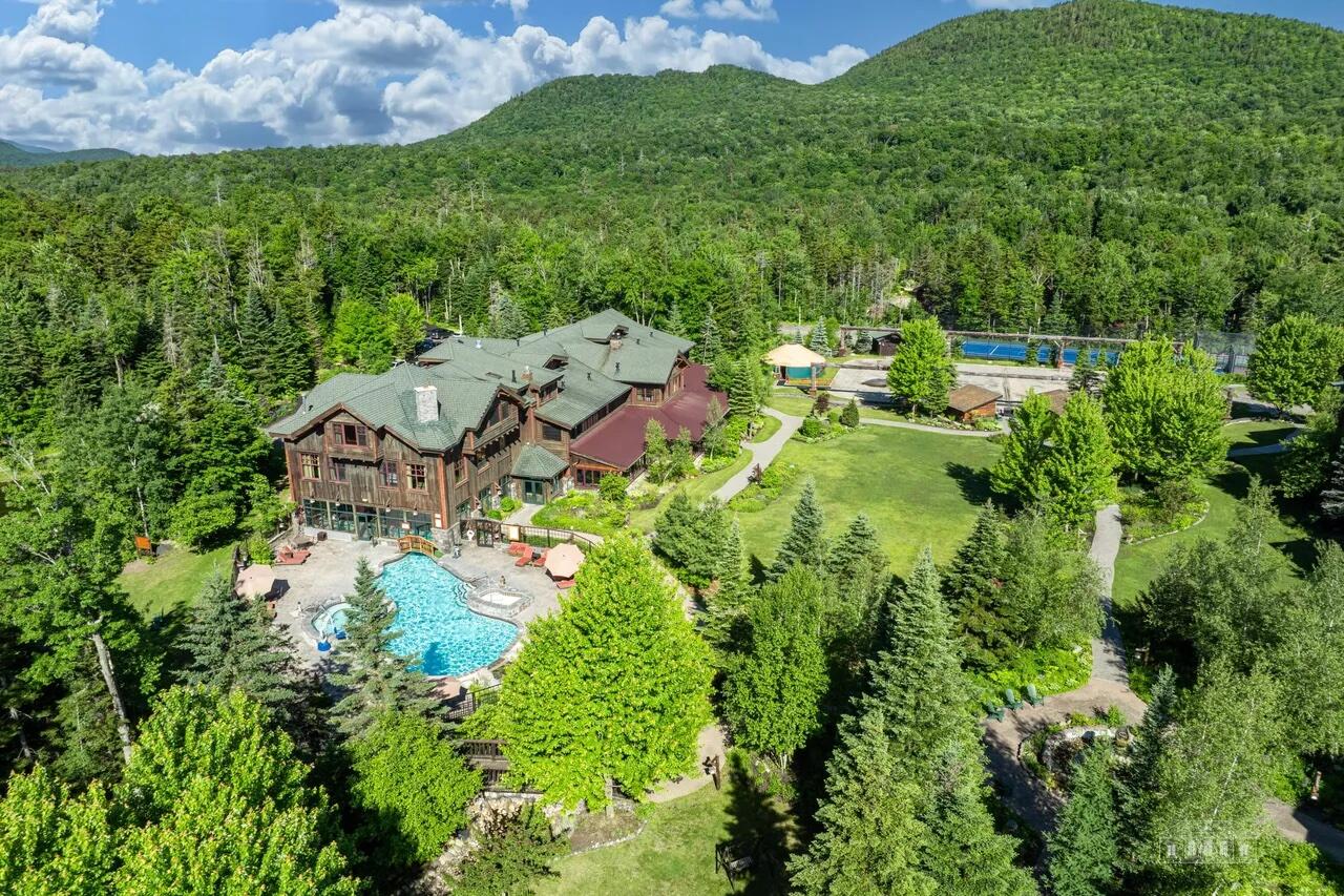 7 Whiteface Inn Lane 215/217, Int 8