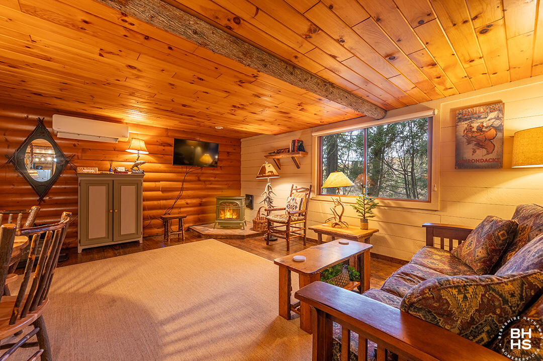 Saranac Lake, New York 12983, United States, ,Residential,Active,238553