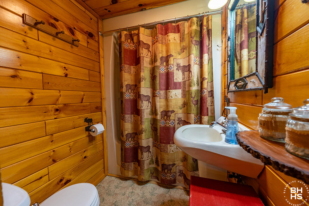 Saranac Lake, New York 12983, United States, ,Residential,Active,238553