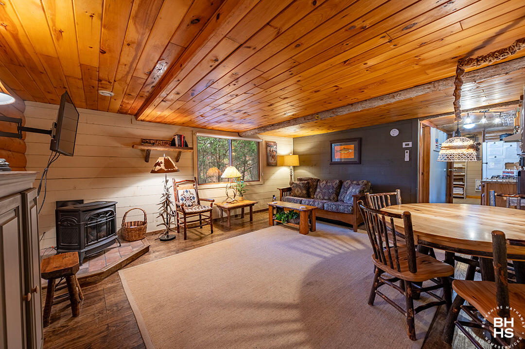 Saranac Lake, New York 12983, United States, ,Residential,Active,238553