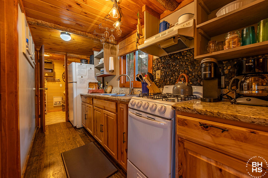 Saranac Lake, New York 12983, United States, ,Residential,Active,238553