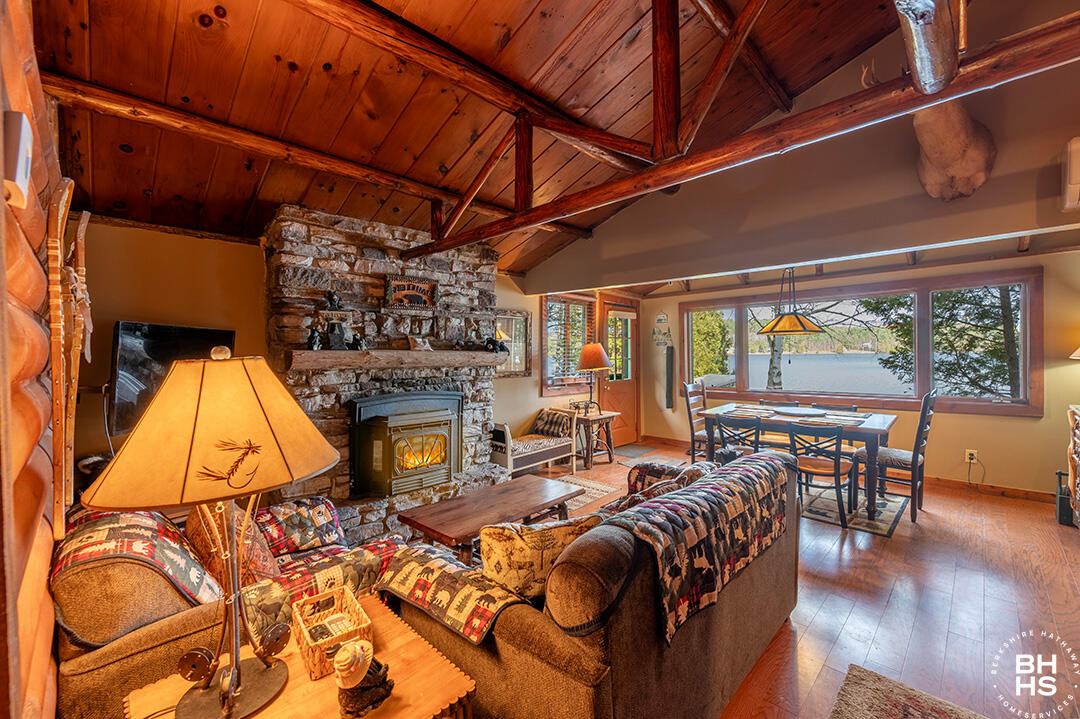 Saranac Lake, New York 12983, United States, ,Residential,Active,238553