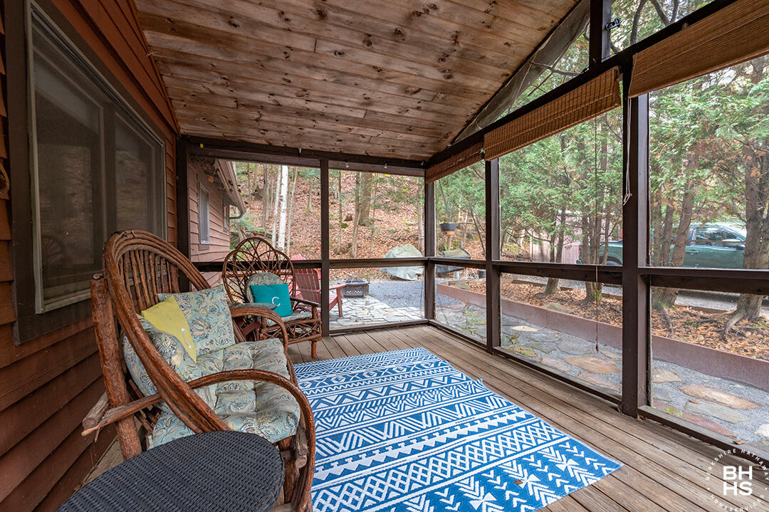 Saranac Lake, New York 12983, United States, ,Residential,Active,238553