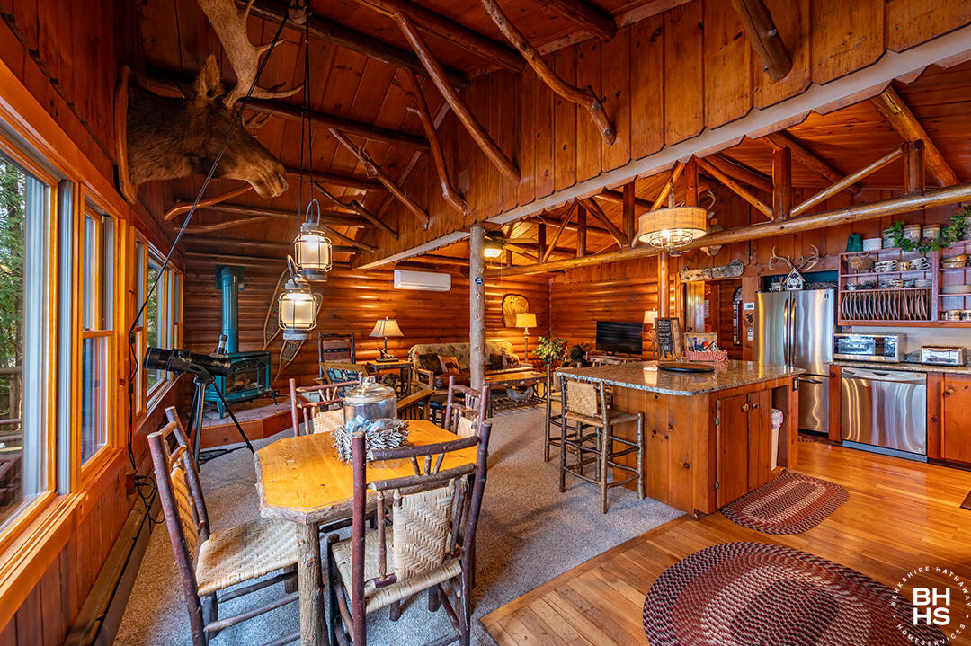 Saranac Lake, New York 12983, United States, ,Residential,Active,238553