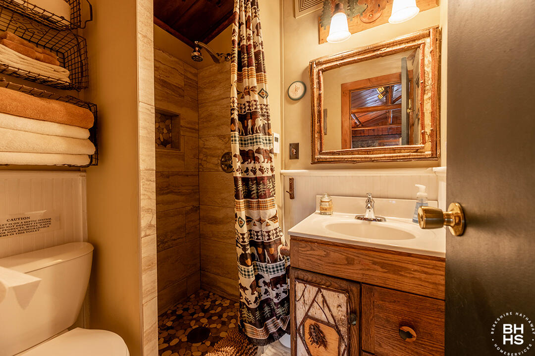 Saranac Lake, New York 12983, United States, ,Residential,Active,238553