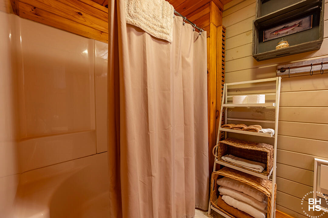 Saranac Lake, New York 12983, United States, ,Residential,Active,238553