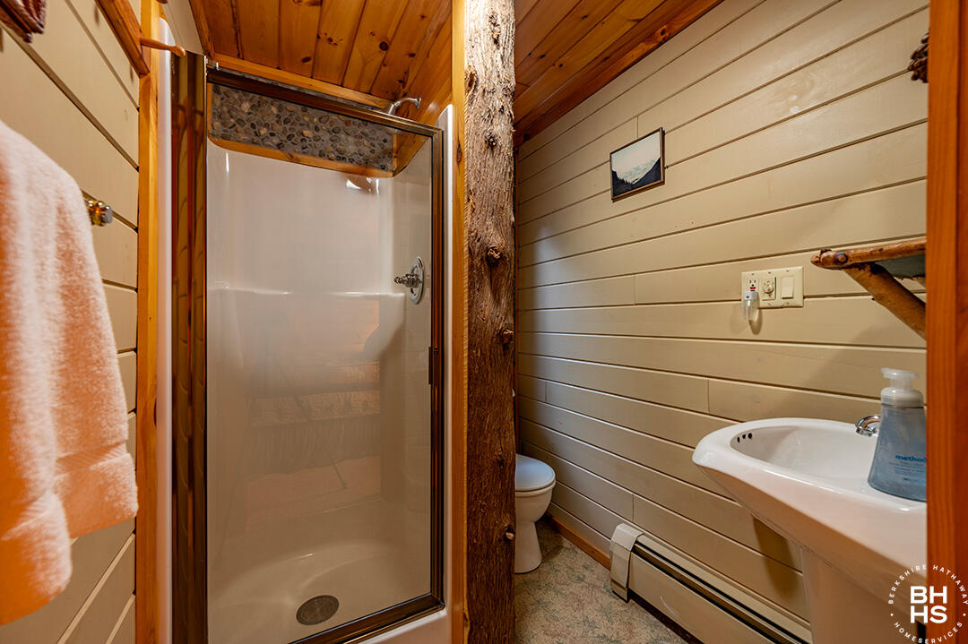 Saranac Lake, New York 12983, United States, ,Residential,Active,238553