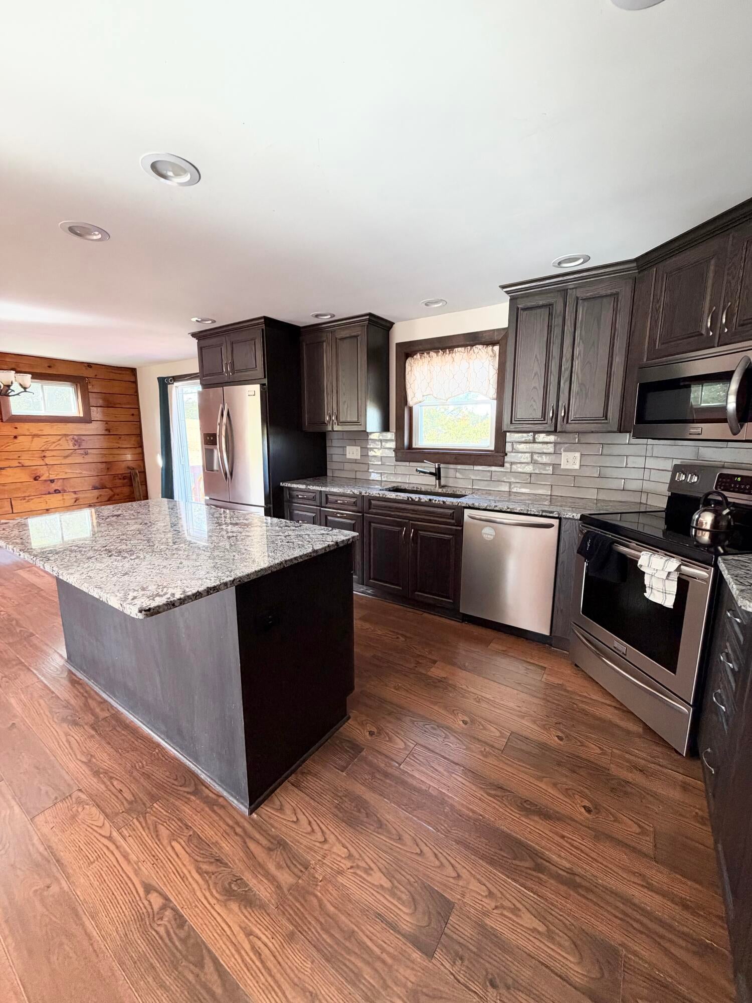 33 Raymond Drive