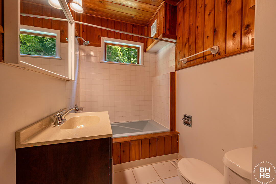 Wilmington, New York 12997, United States, 4 Bedrooms Bedrooms, ,3 BathroomsBathrooms,Residential,Active,186266