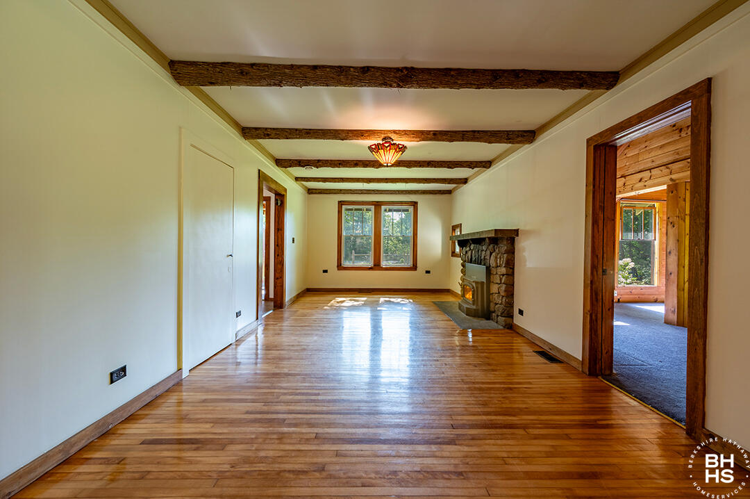 Wilmington, New York 12997, United States, 4 Bedrooms Bedrooms, ,3 BathroomsBathrooms,Residential,Active,186266