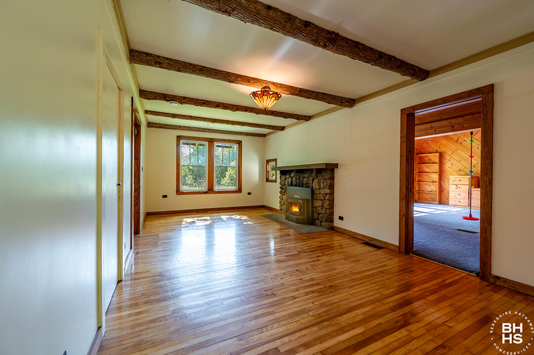 Wilmington, New York 12997, United States, 4 Bedrooms Bedrooms, ,3 BathroomsBathrooms,Residential,Active,186266