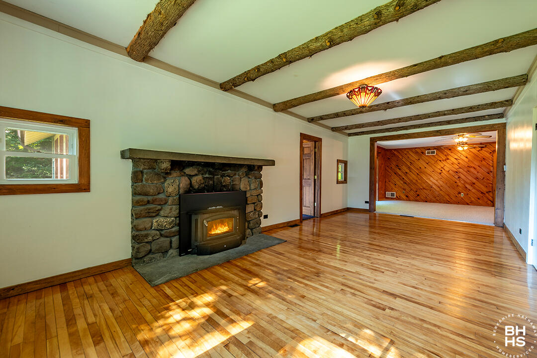 Wilmington, New York 12997, United States, 4 Bedrooms Bedrooms, ,3 BathroomsBathrooms,Residential,Active,186266