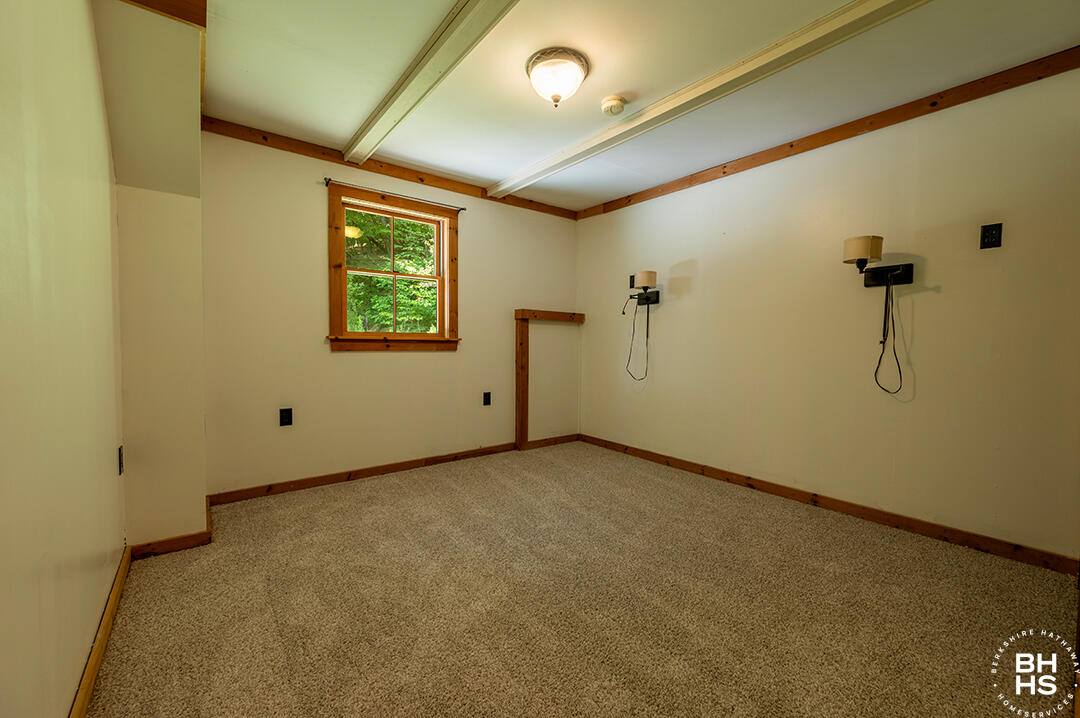 Wilmington, New York 12997, United States, 4 Bedrooms Bedrooms, ,3 BathroomsBathrooms,Residential,Active,186266