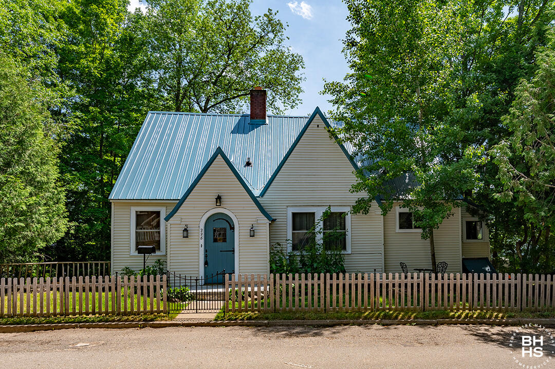 Saranac Lake, New York 12983, United States, 4 Bedrooms Bedrooms, ,2 BathroomsBathrooms,Residential,Pending,156981