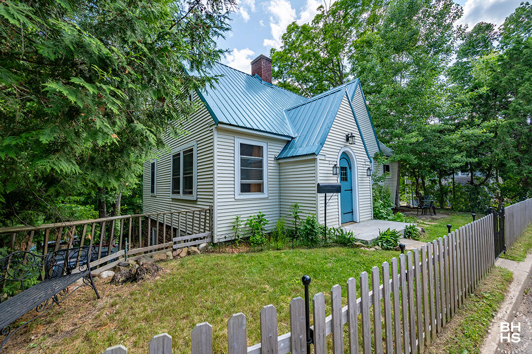 228 Neil Street