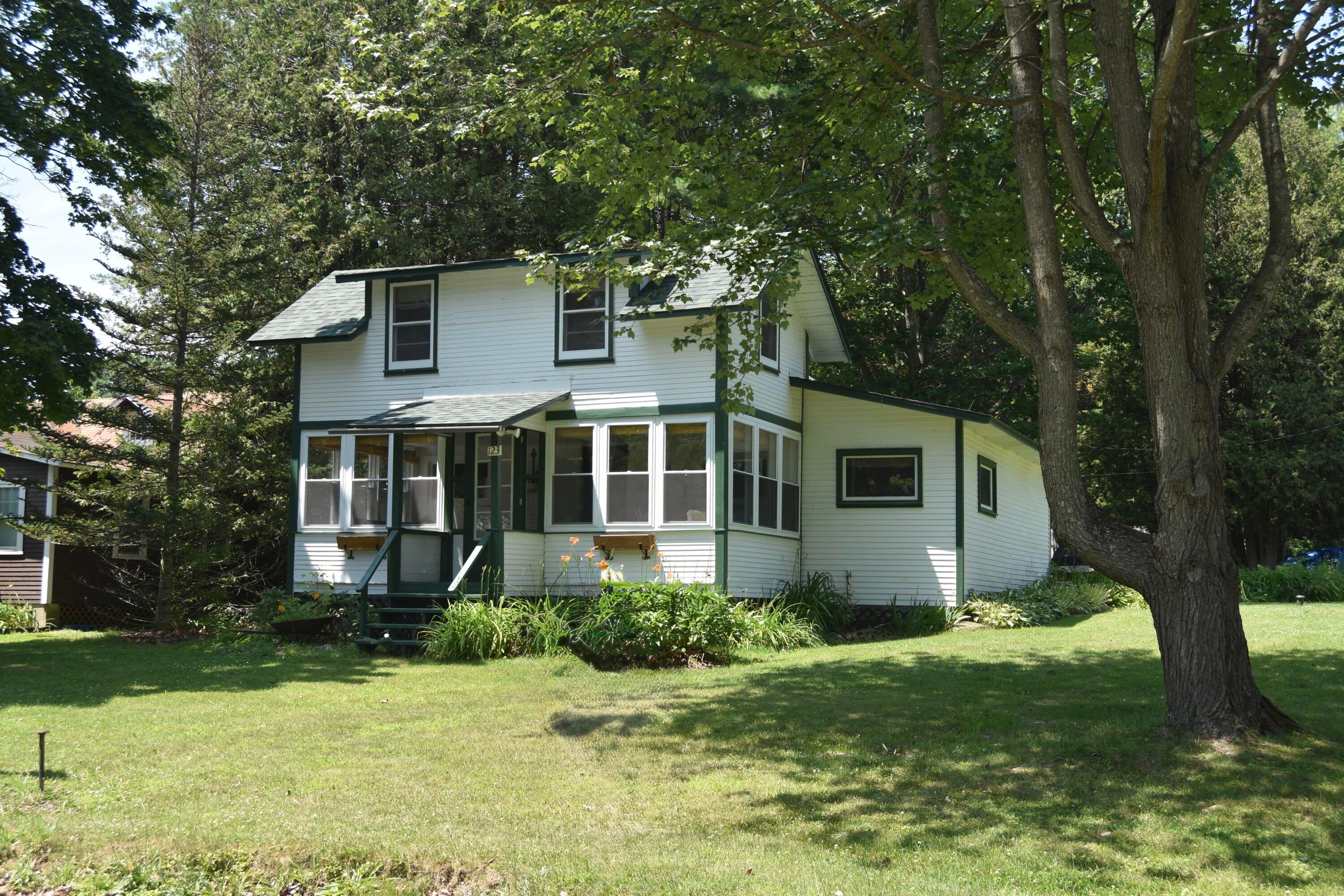 123 Lakeshore Drive