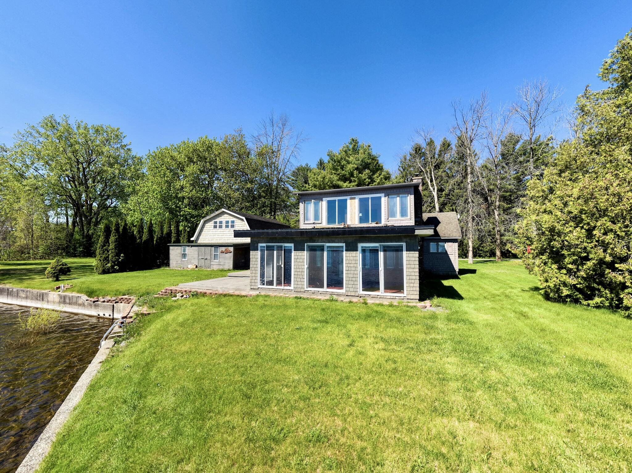 1758 Lakeshore Road