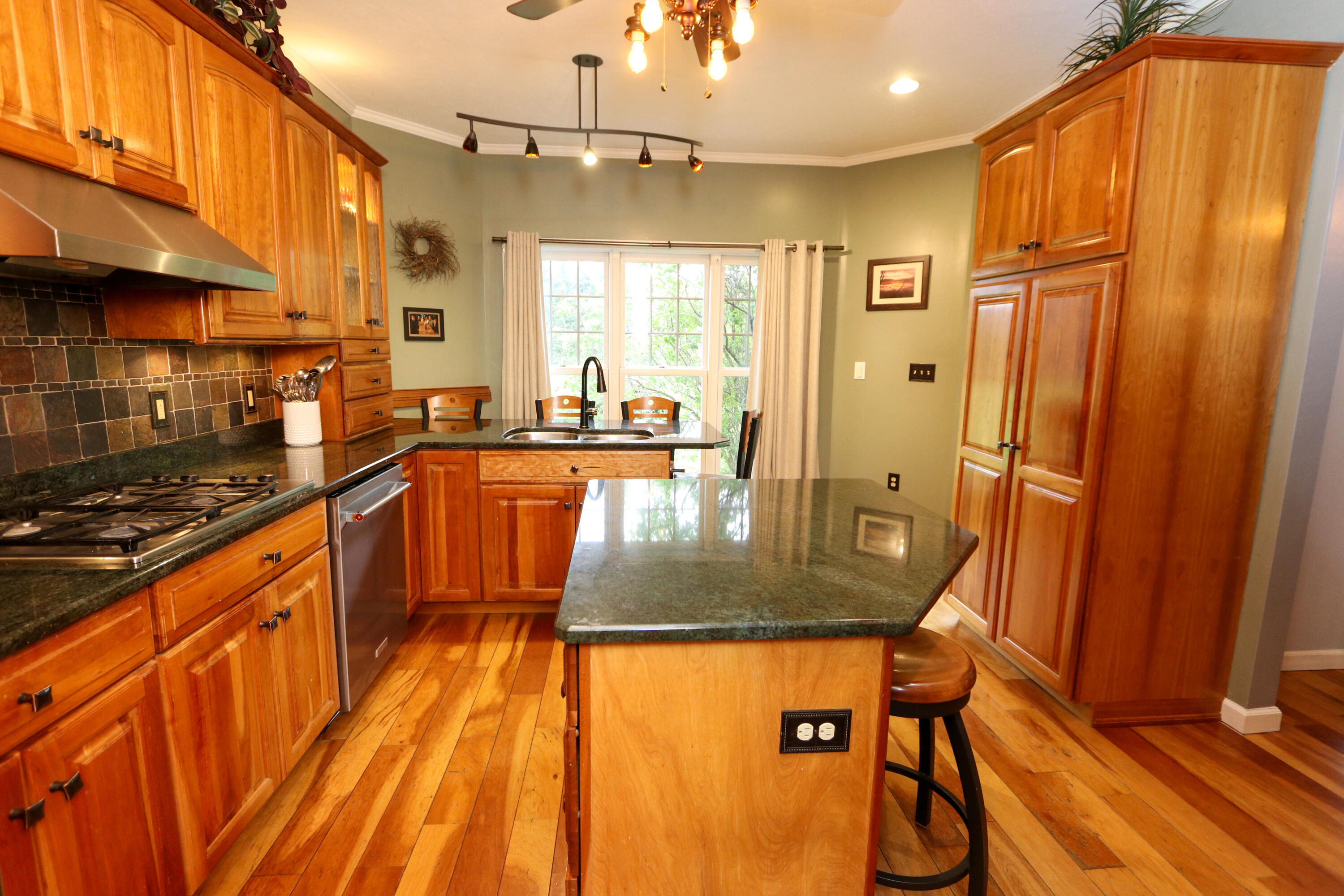 732 Cumberland Head Road, Plattsburgh, New York image 11