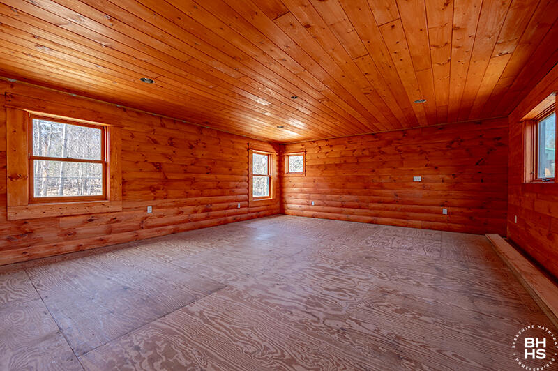 St. Regis Falls, New York 12980, United States, 8 Bedrooms Bedrooms, ,7 BathroomsBathrooms,Residential,Active,105311