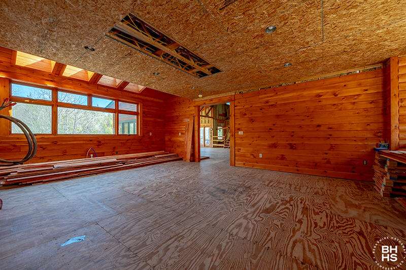 St. Regis Falls, New York 12980, United States, 8 Bedrooms Bedrooms, ,7 BathroomsBathrooms,Residential,Active,105311