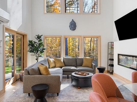 Townhouse For Sale - 28 Bowman Lane #UNIT 7<br/> Wilmington, NY 12997