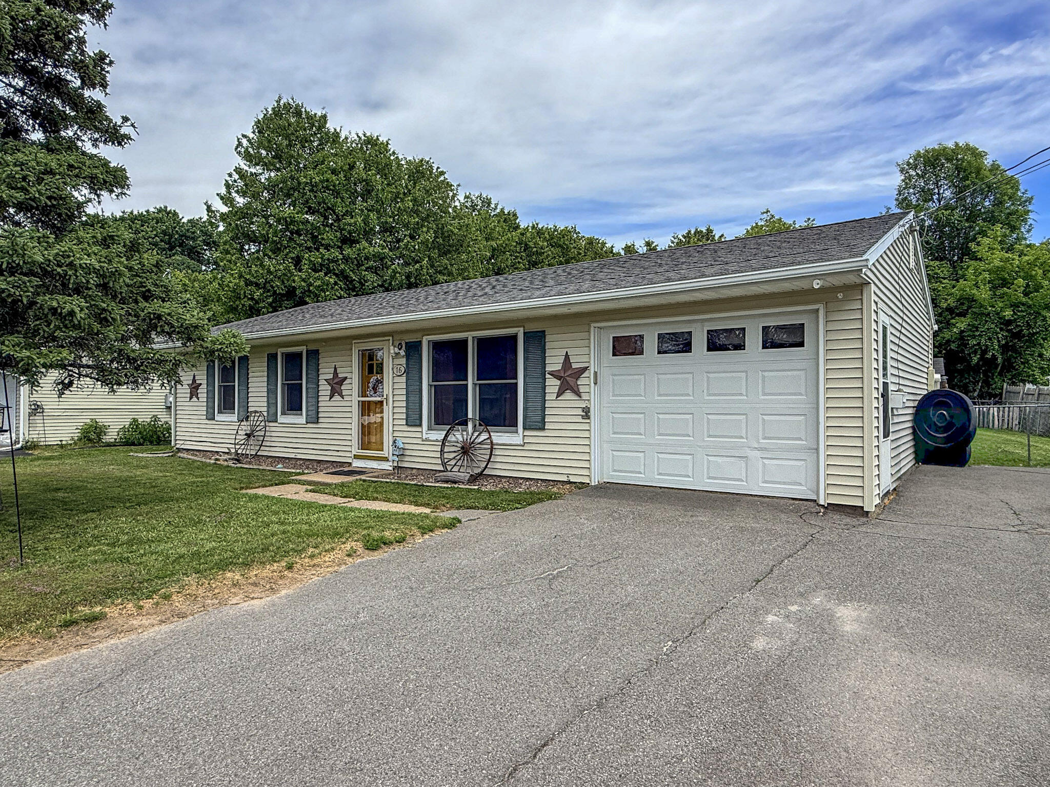 16 Genesee Lane