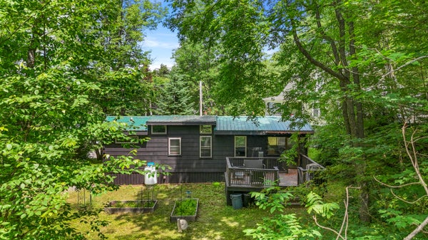 35 ALGONQUIN AVE, SARANAC LAKE, NY 12983 - Image 414c4d9ce24d9d1d408f3d02e76cf0d6/1904544867