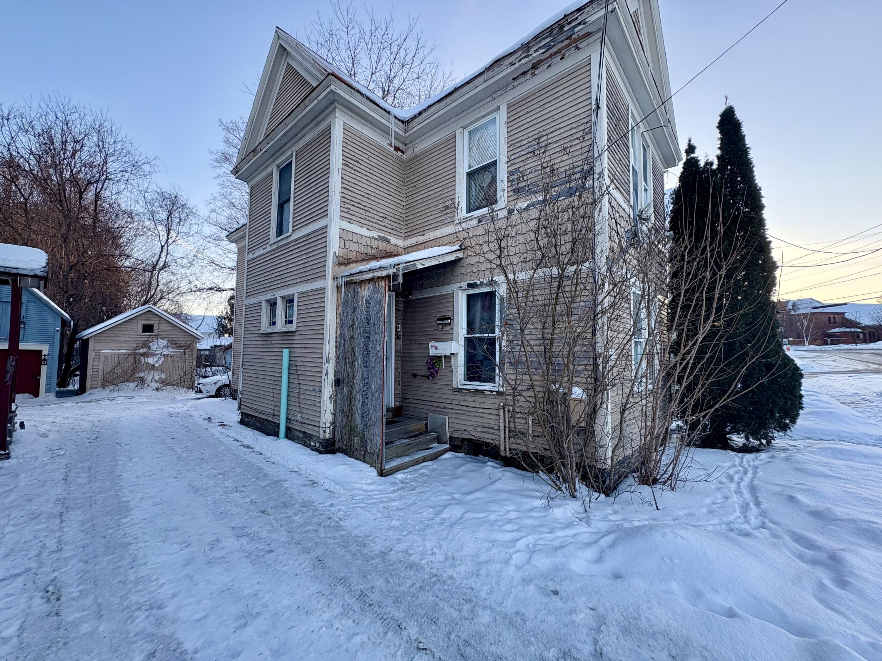 17 Fort Covington Street