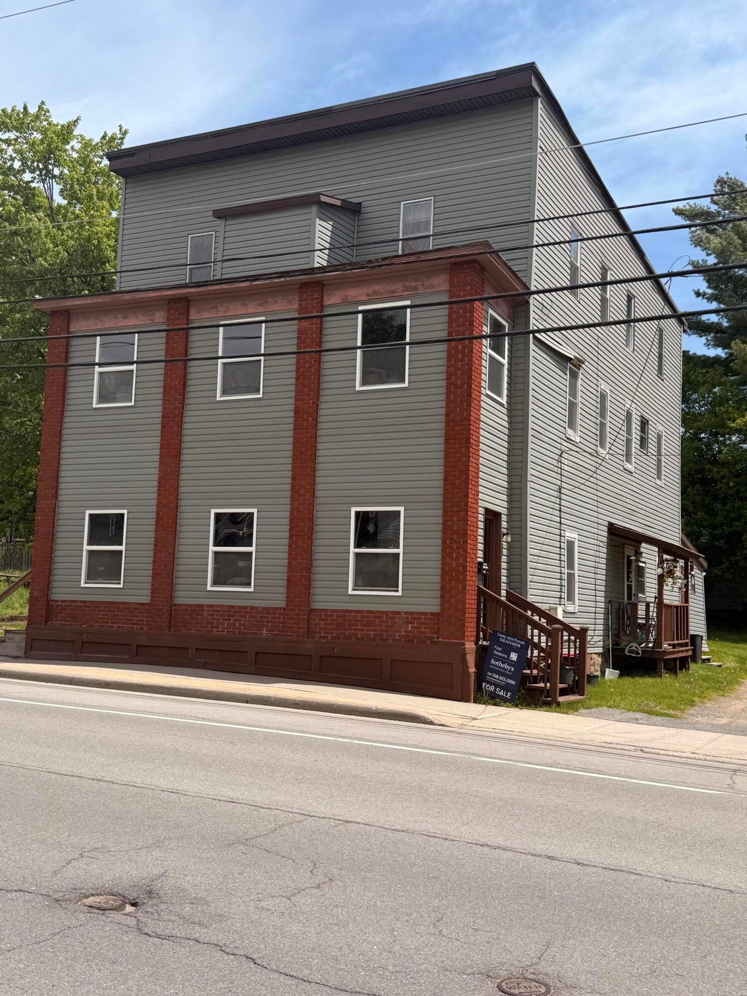 81 Wawbeek Avenue