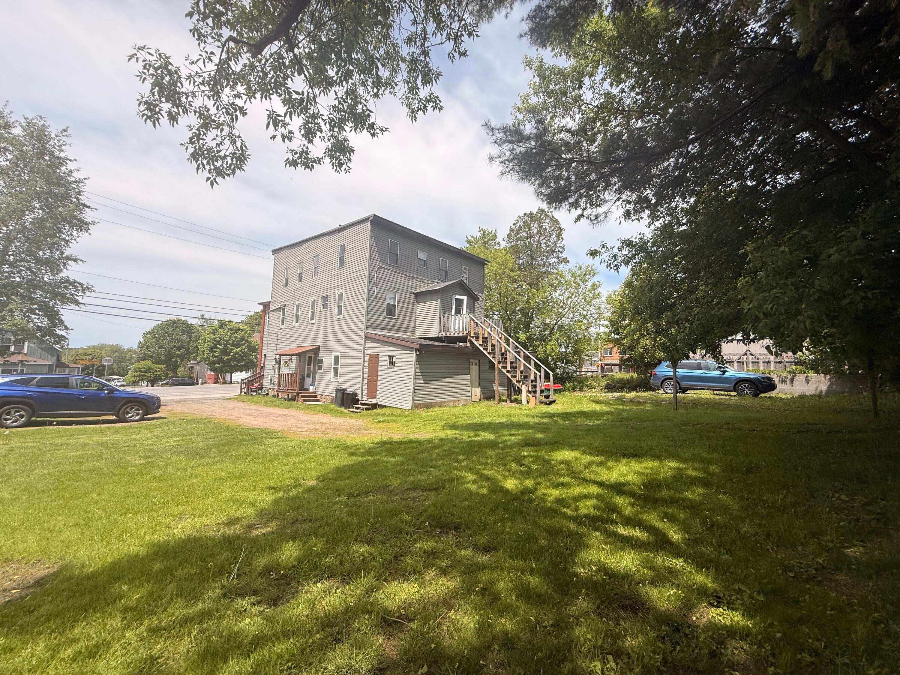 81 Wawbeek Avenue