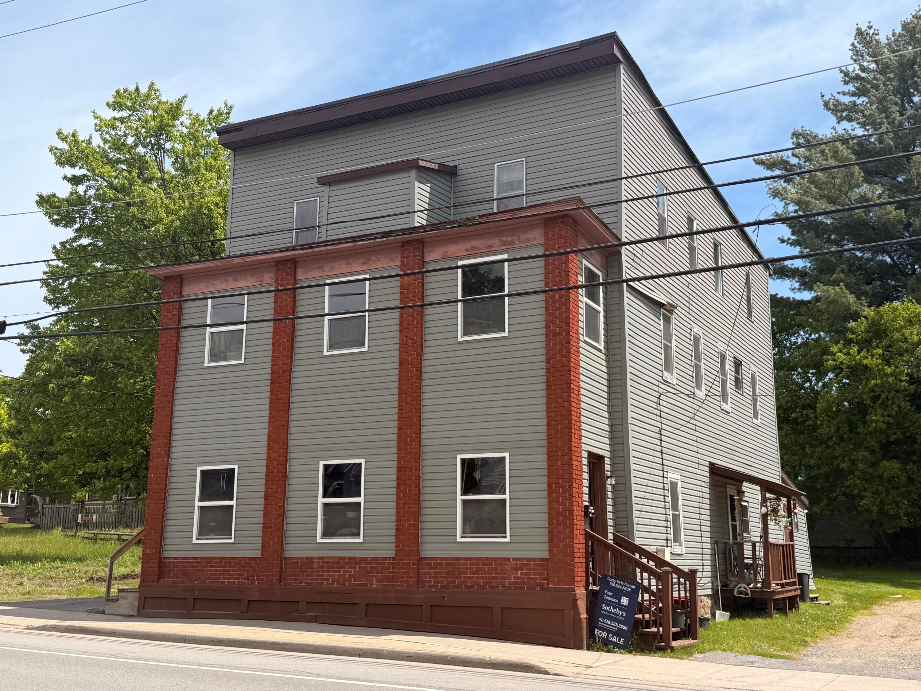 81 Wawbeek Avenue