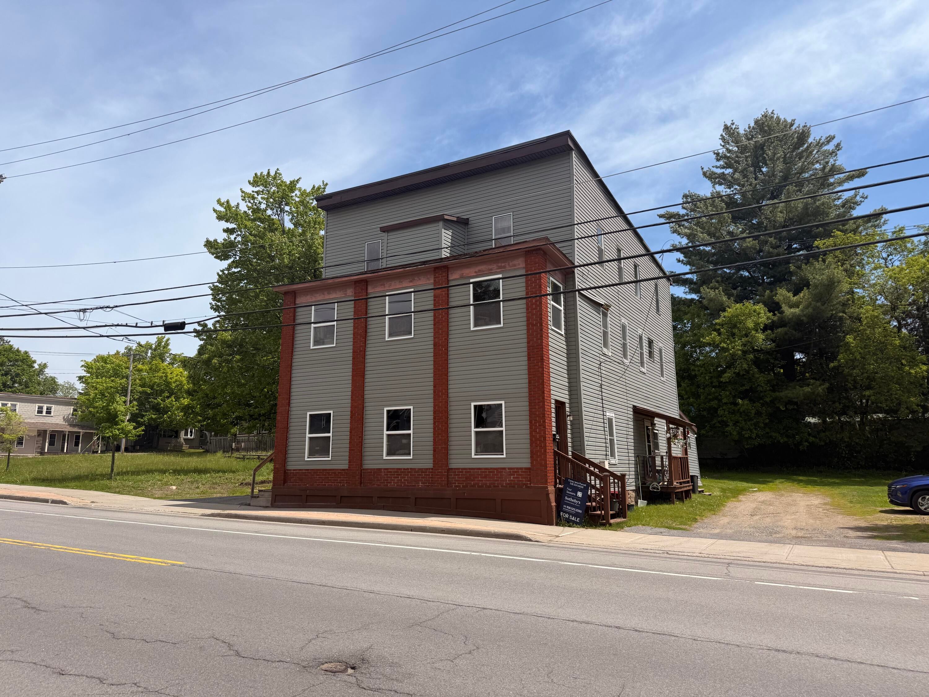 81 Wawbeek Avenue