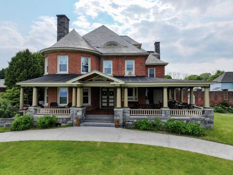 Homes For Sale - 250 Lake Street<br/> Rouses Point, NY 12979