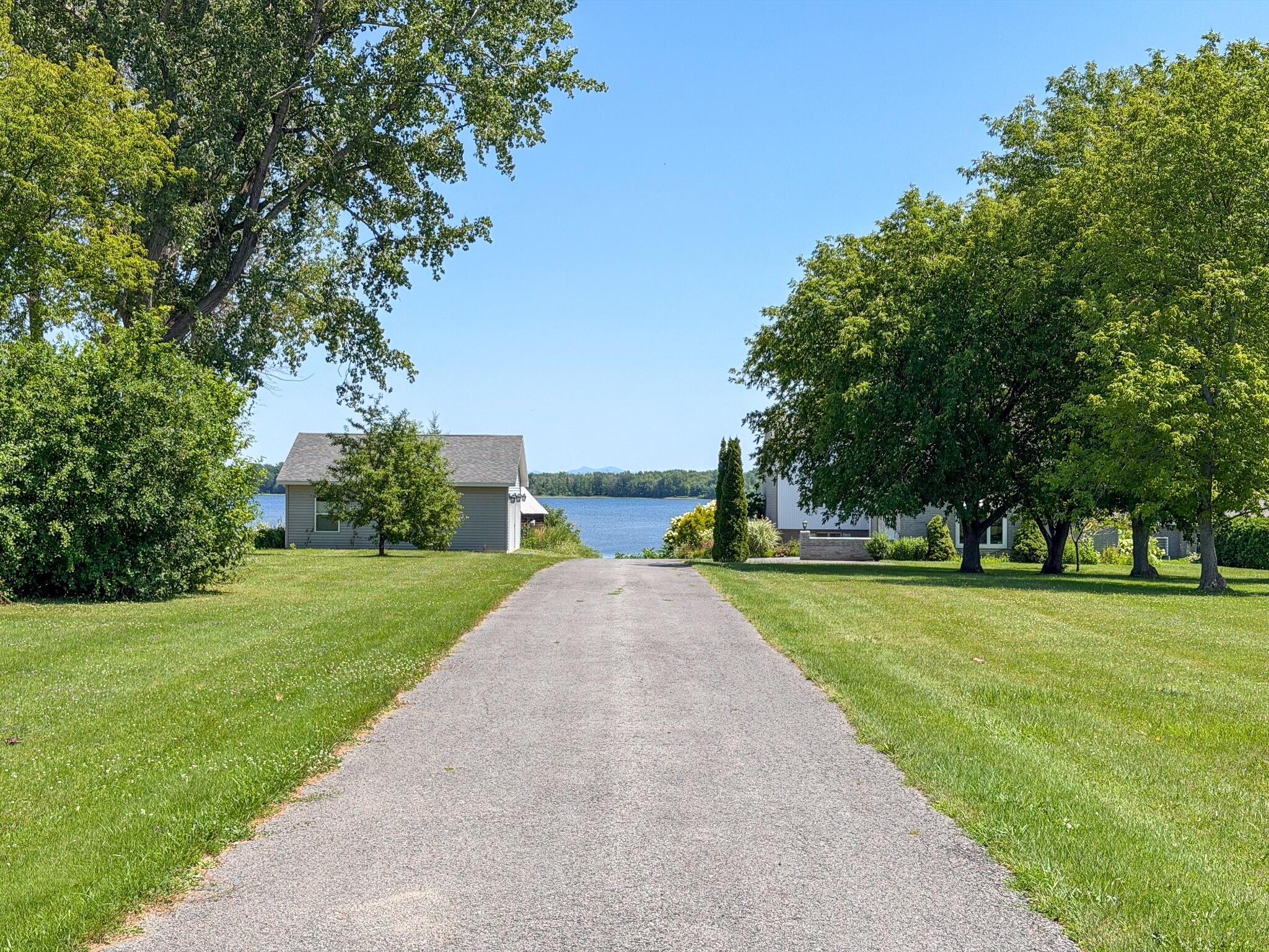 17 Dumont Road