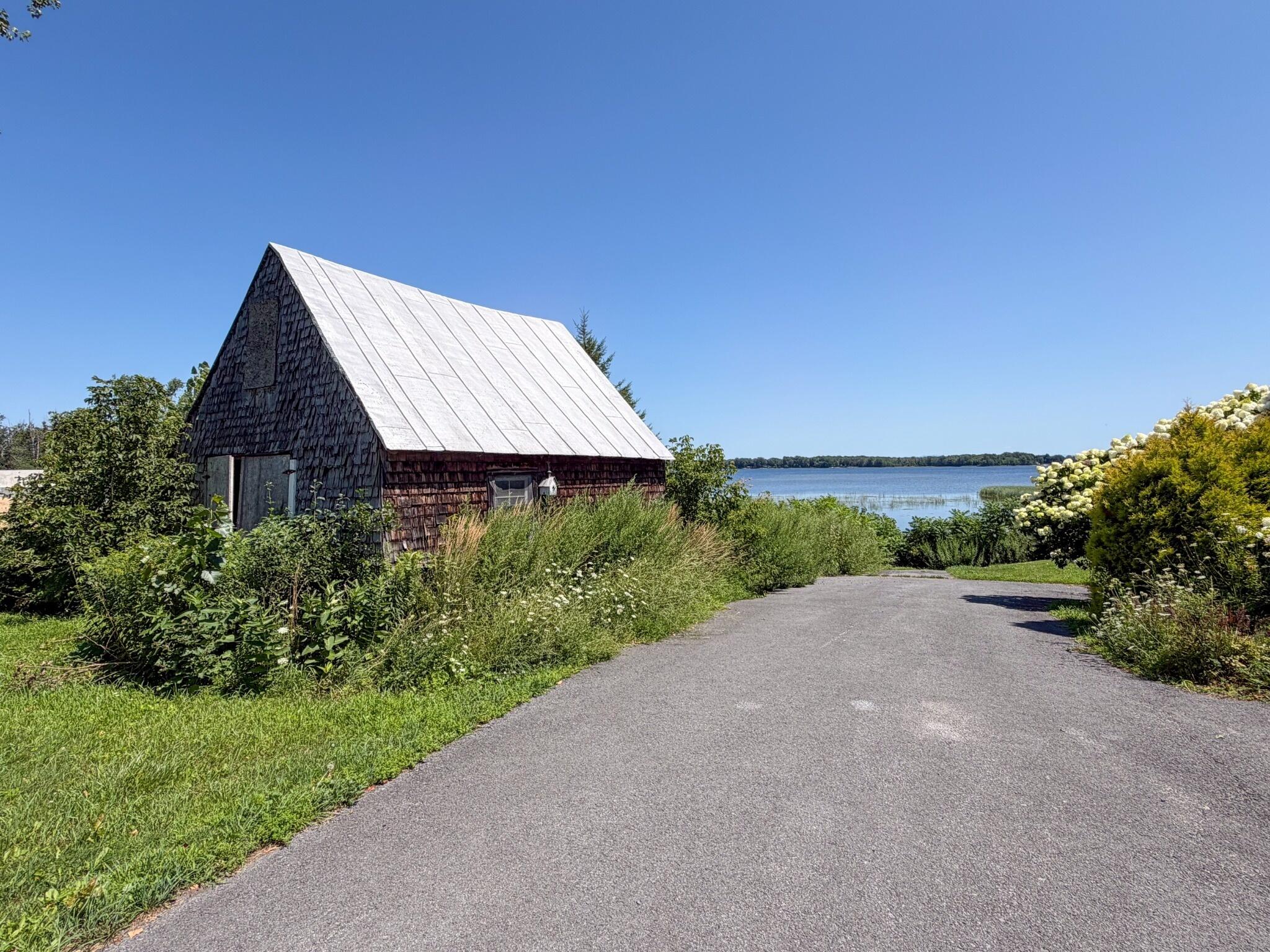 17 Dumont Road