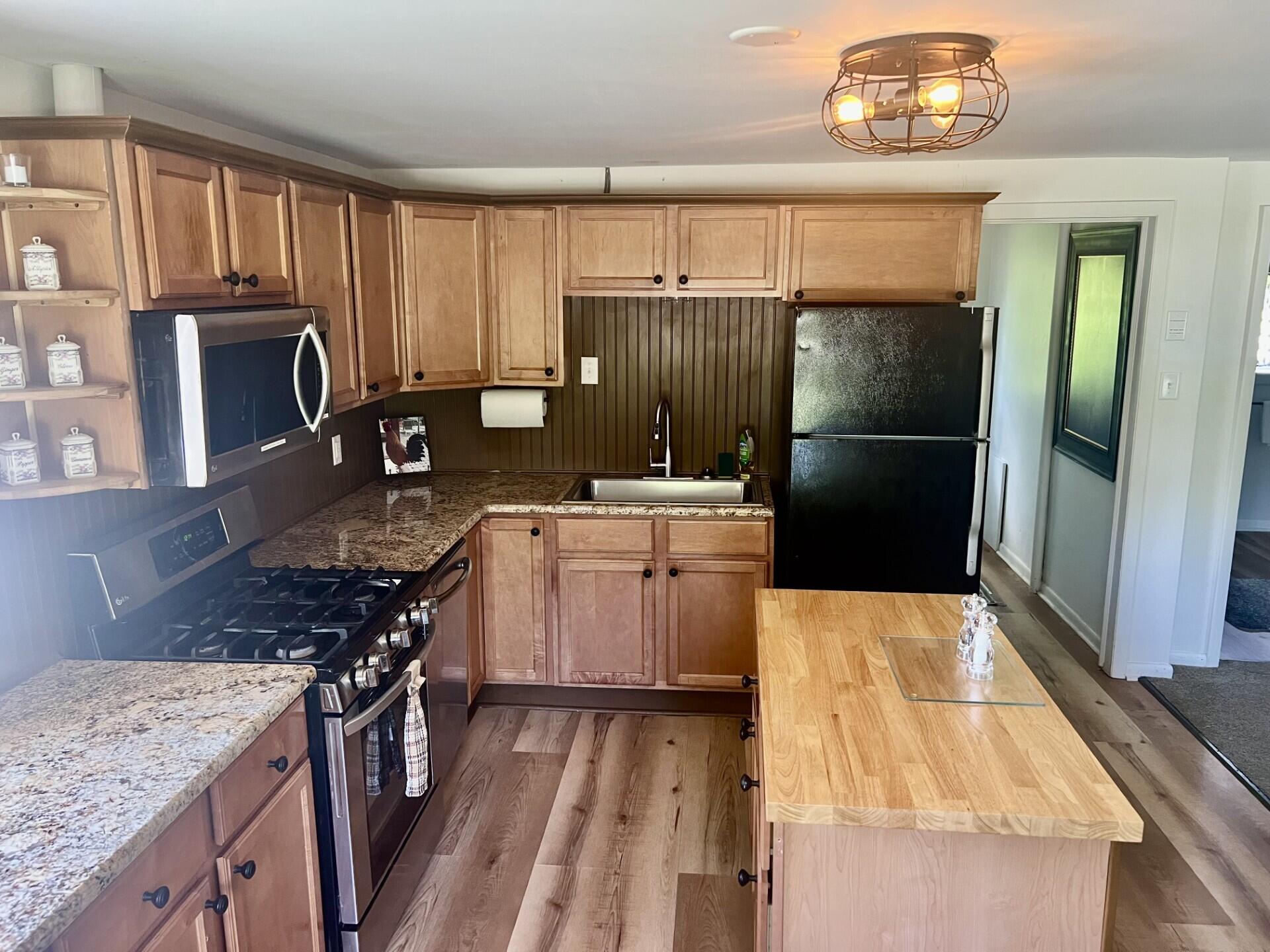 1233 Cumberland Head Road