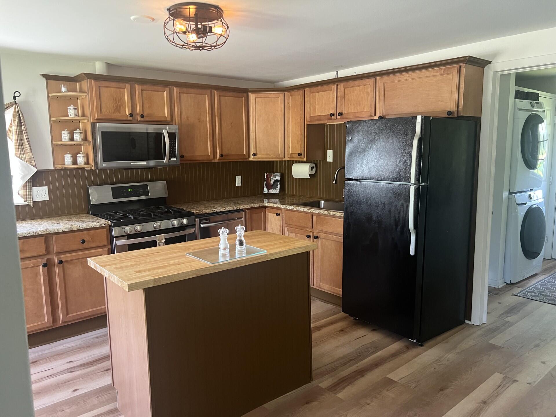 1233 Cumberland Head Road