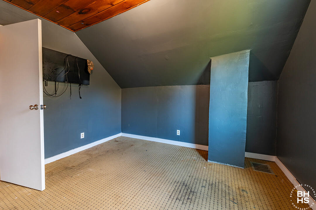 Lake Placid, New York 12946, United States, 2 Bedrooms Bedrooms, ,1 BathroomBathrooms,Residential,Active,235429