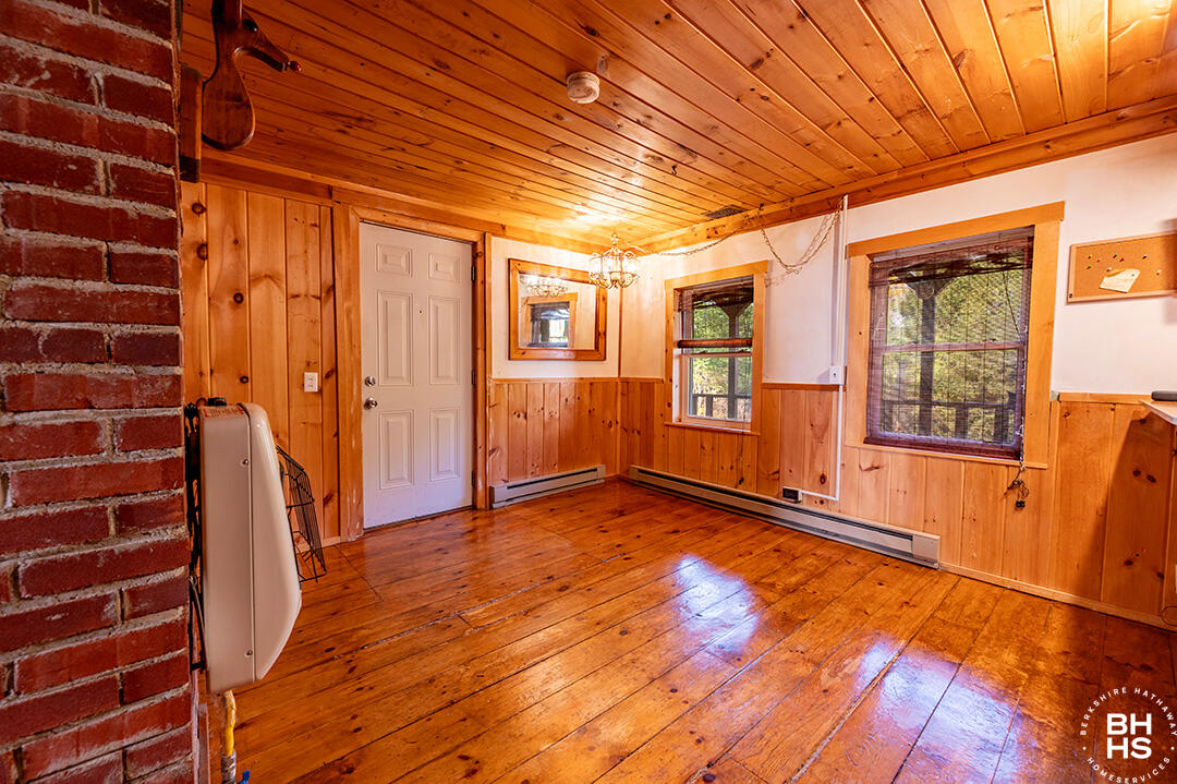 Lake Placid, New York 12946, United States, 2 Bedrooms Bedrooms, ,1 BathroomBathrooms,Residential,Active,235429