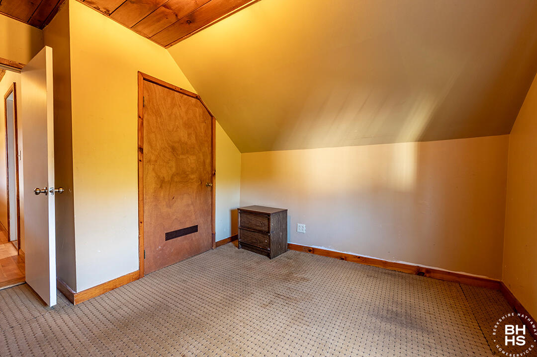 Lake Placid, New York 12946, United States, 2 Bedrooms Bedrooms, ,1 BathroomBathrooms,Residential,Active,235429