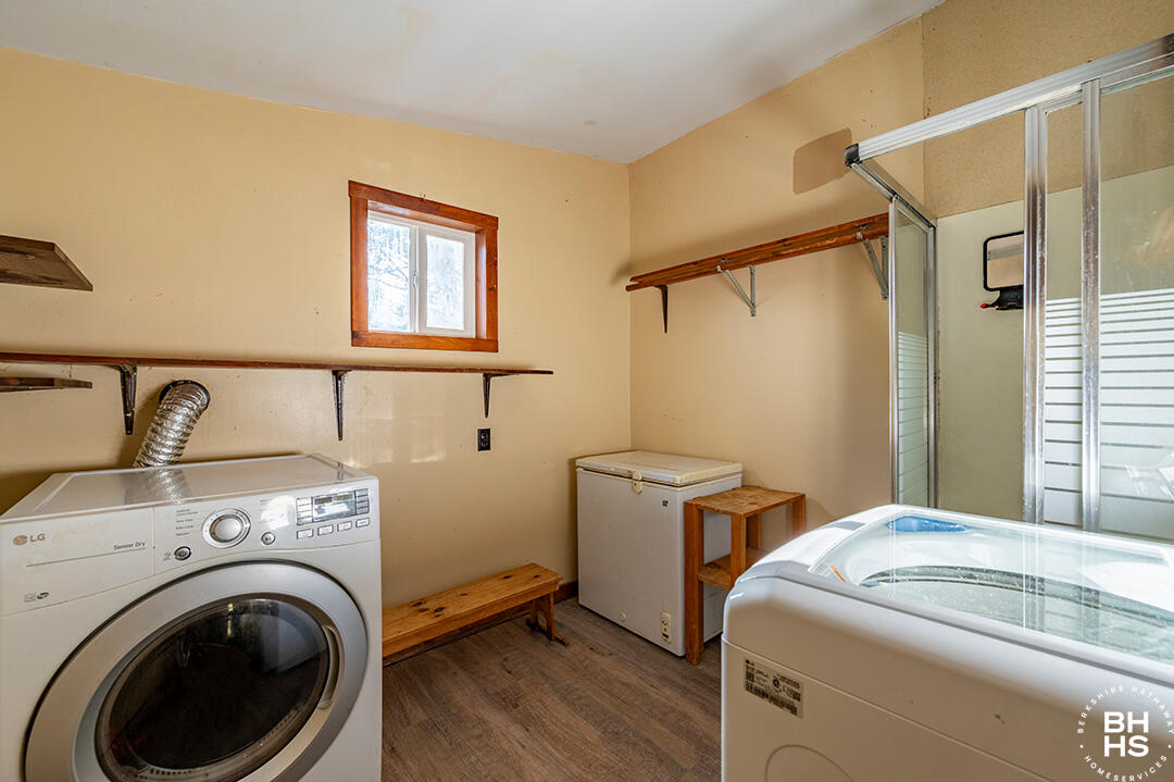 Lake Placid, New York 12946, United States, 2 Bedrooms Bedrooms, ,1 BathroomBathrooms,Residential,Active,235429