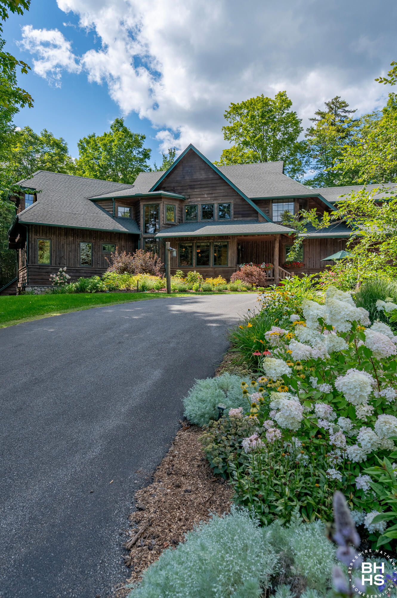 Lake Placid, New York 12946, United States, 5 Bedrooms Bedrooms, ,5 BathroomsBathrooms,Residential,Active,198778