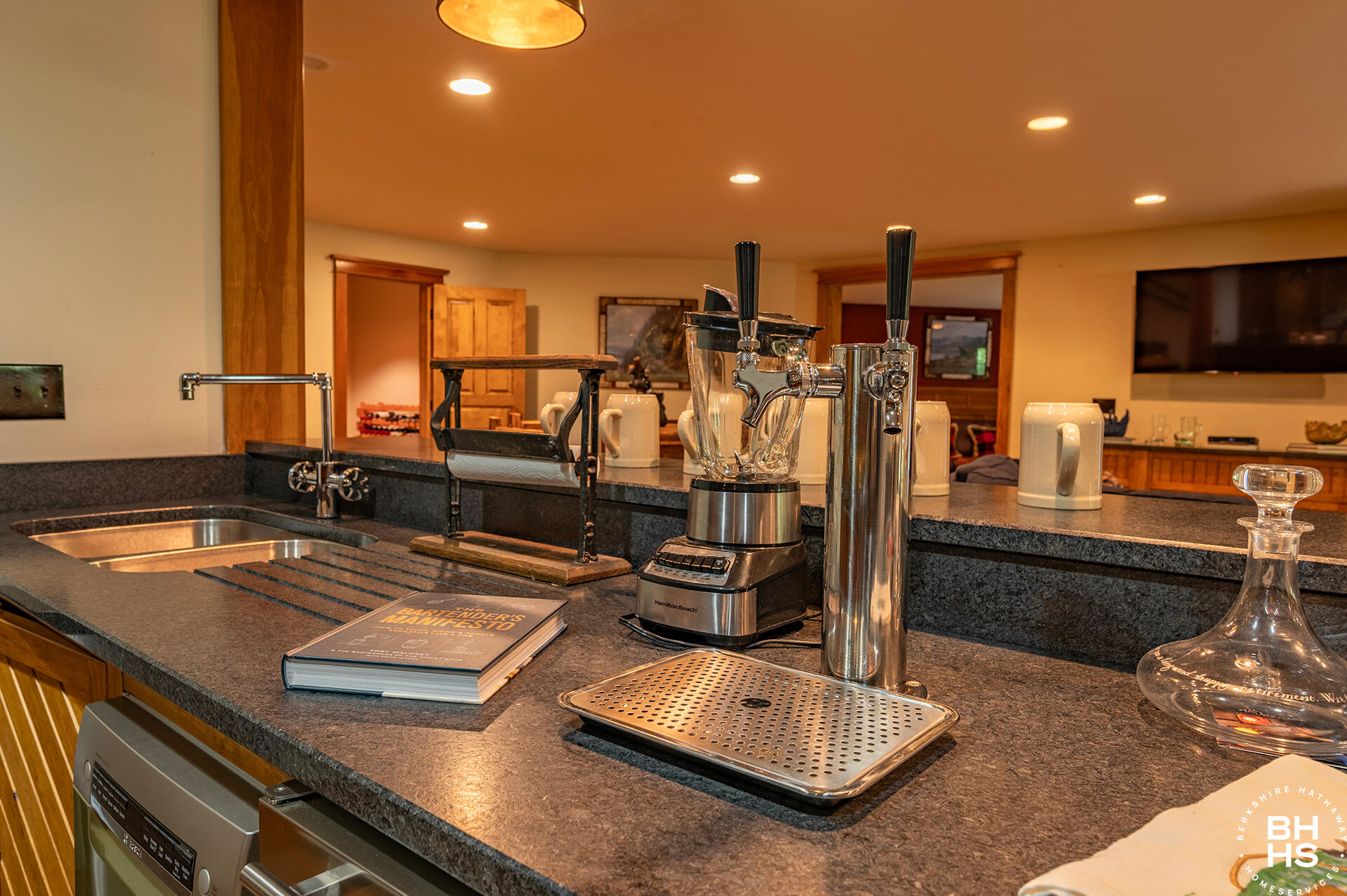 Lake Placid, New York 12946, United States, 5 Bedrooms Bedrooms, ,5 BathroomsBathrooms,Residential,Active,198778