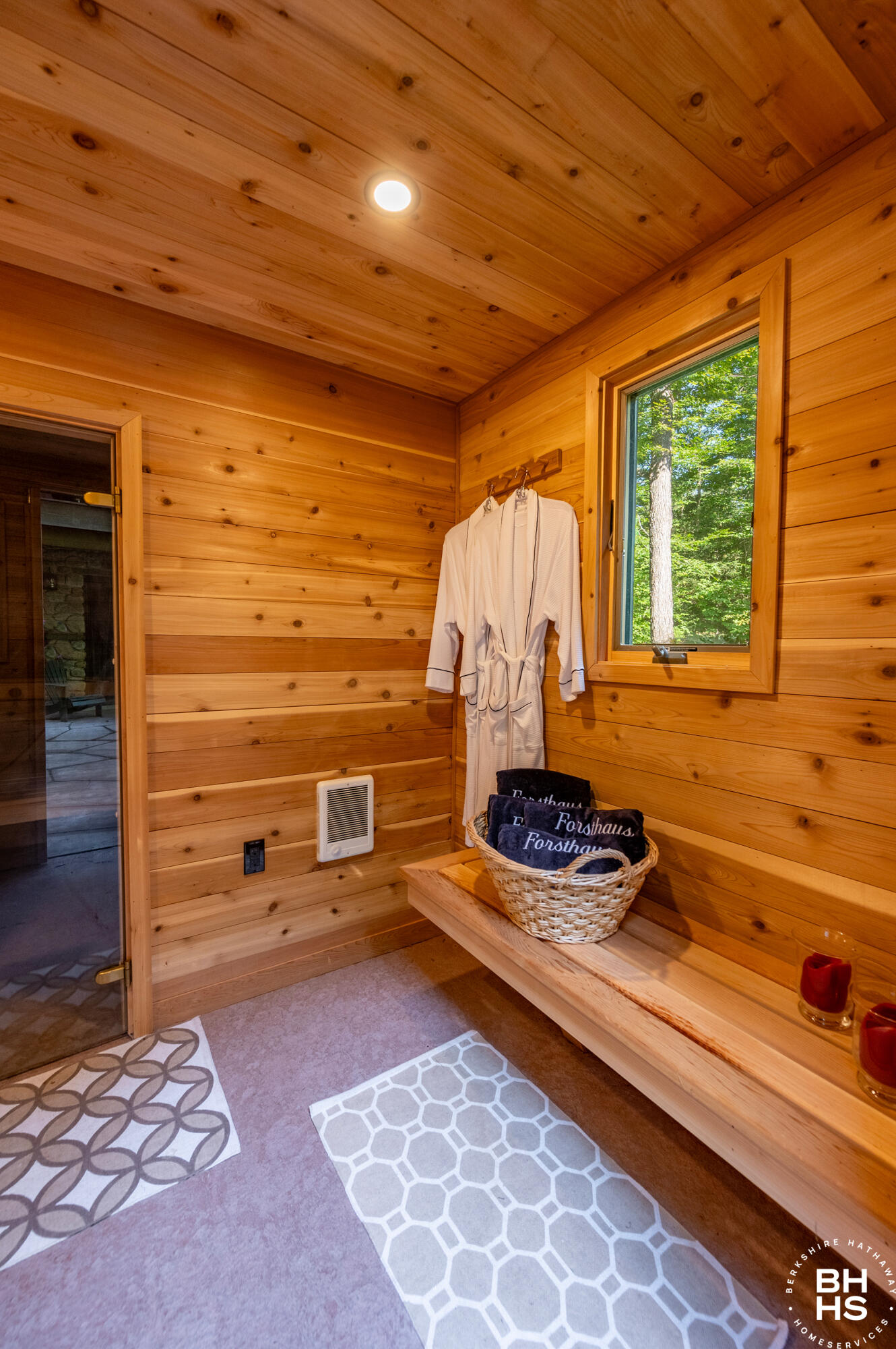 Lake Placid, New York 12946, United States, 5 Bedrooms Bedrooms, ,5 BathroomsBathrooms,Residential,Active,198778